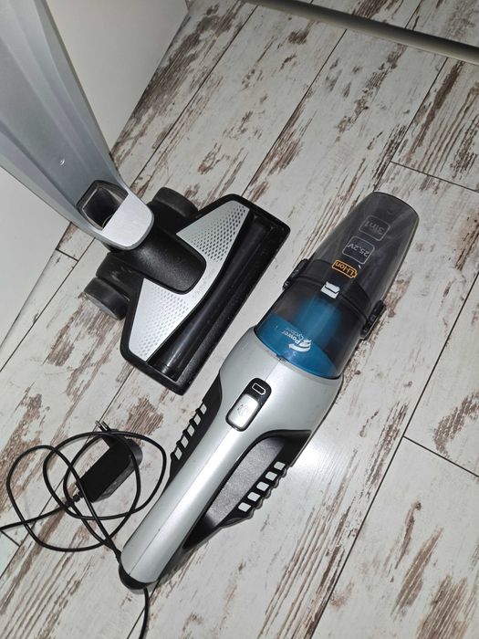 Вертикална прахосмукачка Philips Power Pro Aqua  60 евро