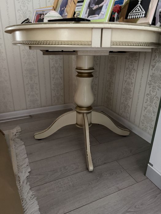 Стол, стулья, тумба под тв