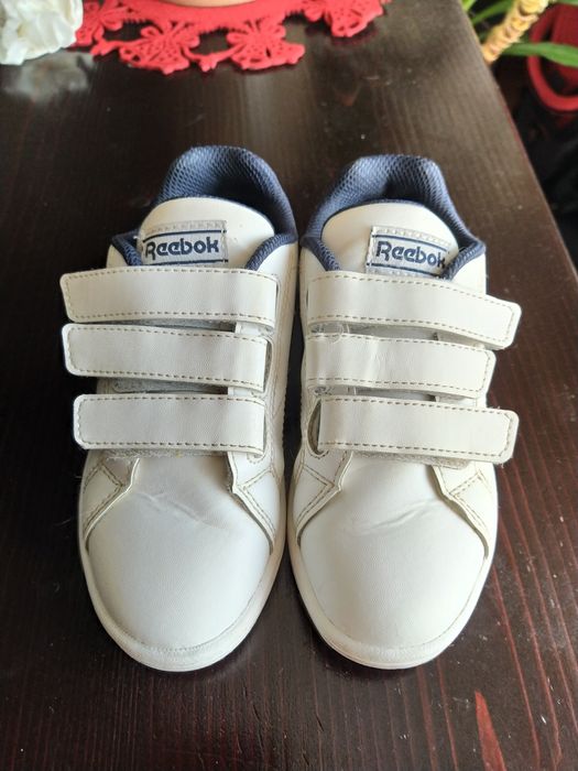 Vând adidași Reebok piele naturală mărimea 27