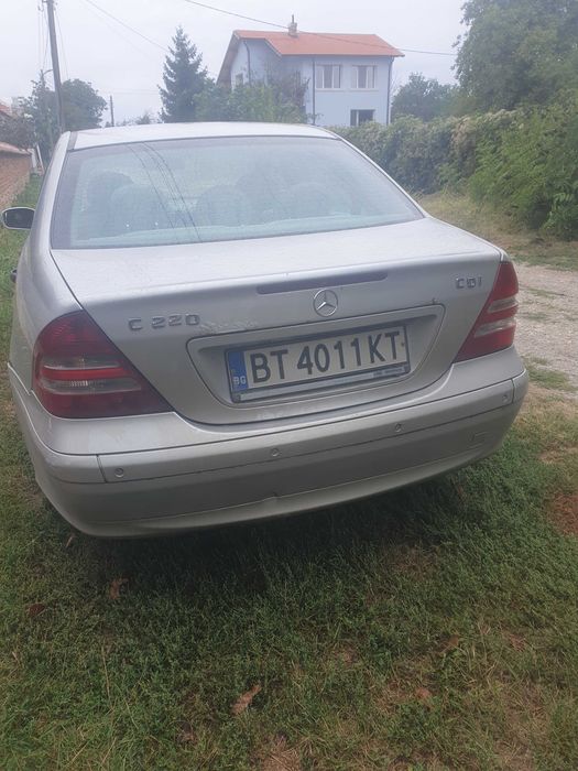 Автомобил мерцедес
