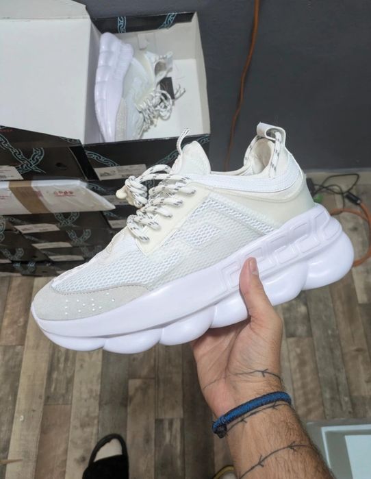 Versace chain reaction