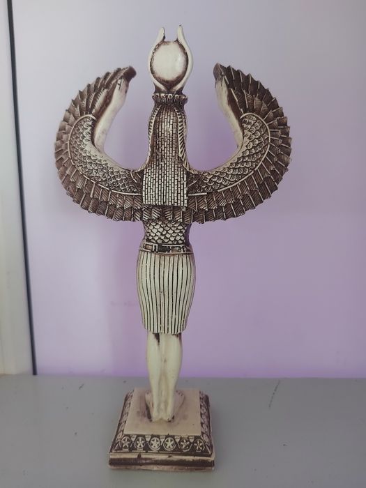 Стуэтка из кости нова