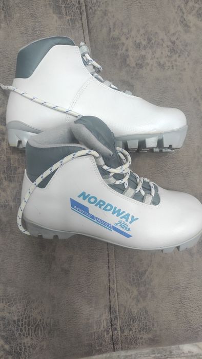 Продам Лыжные ботинки