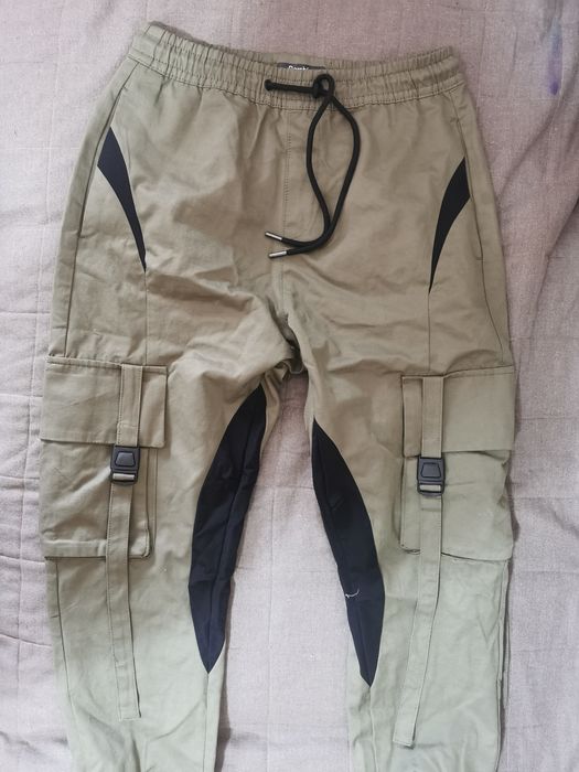 Pantaloni cargo Bershka bărbați mas. M khaki verzi