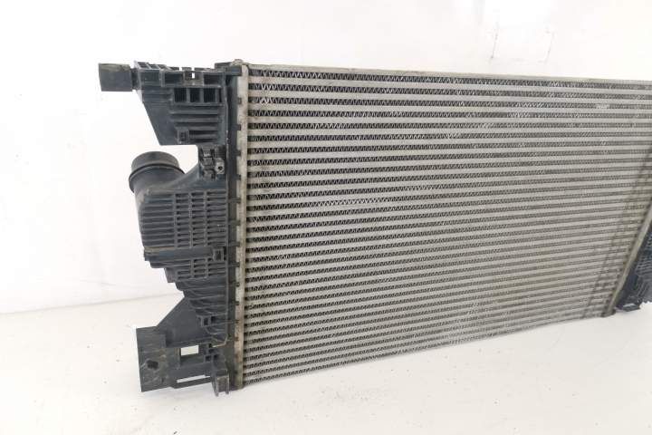 Оригинален Радиатор За Въздух Интеркулер В Добро Състояние Мерцедес-Бе