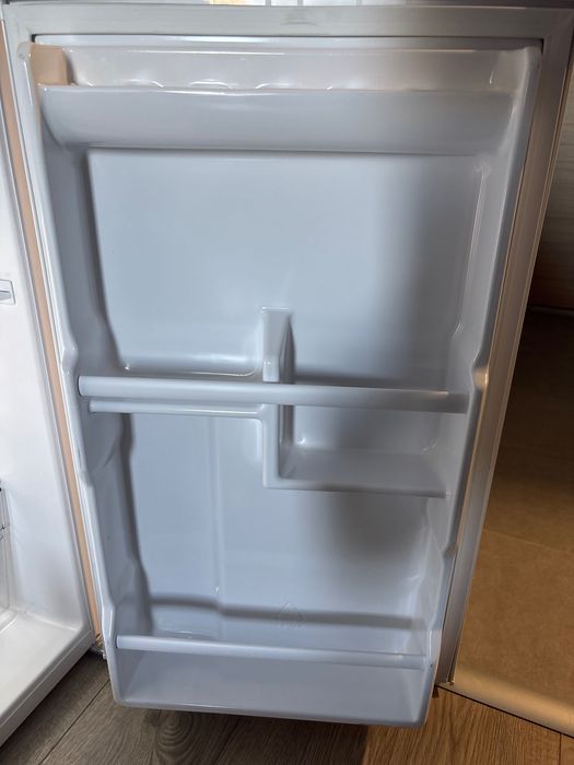 Малък хладилник Crown