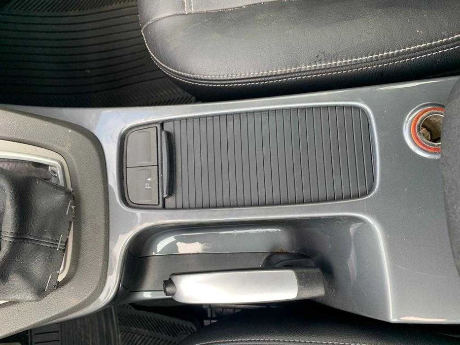Dezmembrez Ford KUGA 1 2.0D/stopuri/usa/bara/haion/interior/roti/volan/navi/comenzi