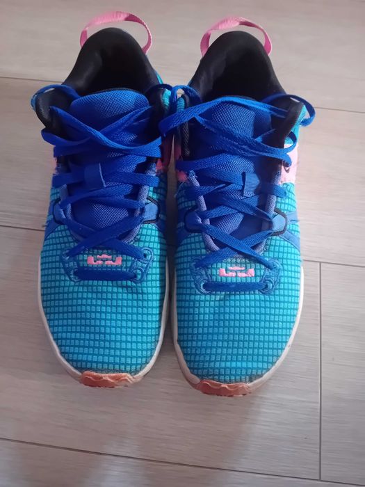 Обувки Nike Lebron Witness 6