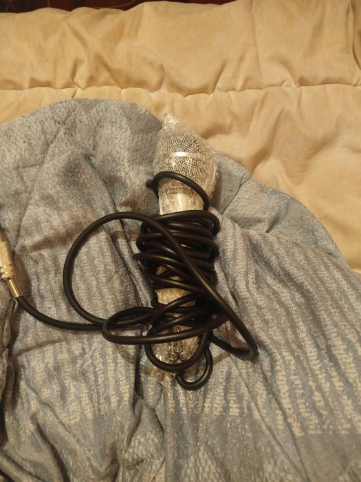 Продам микрофон проводной