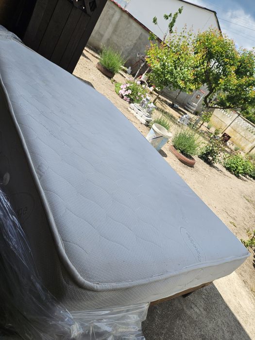 Vând saltea și suport de pat lemn 120×190