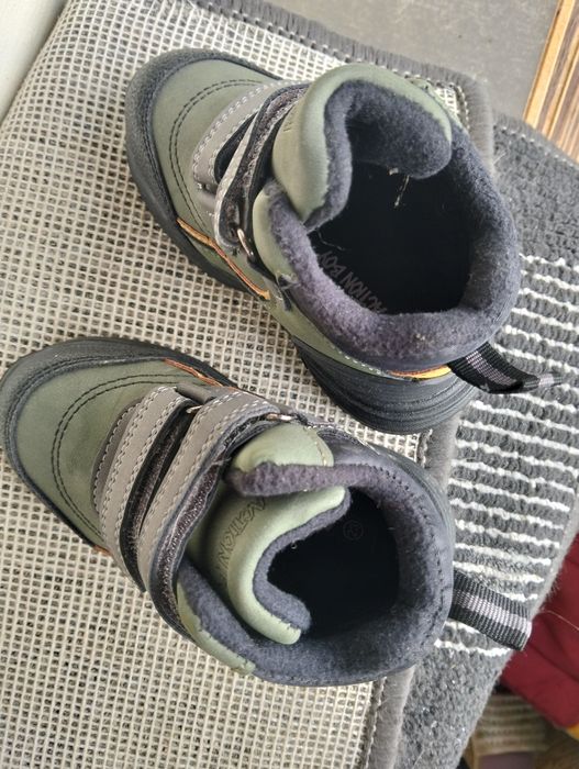 Papuci băieți , ca noi