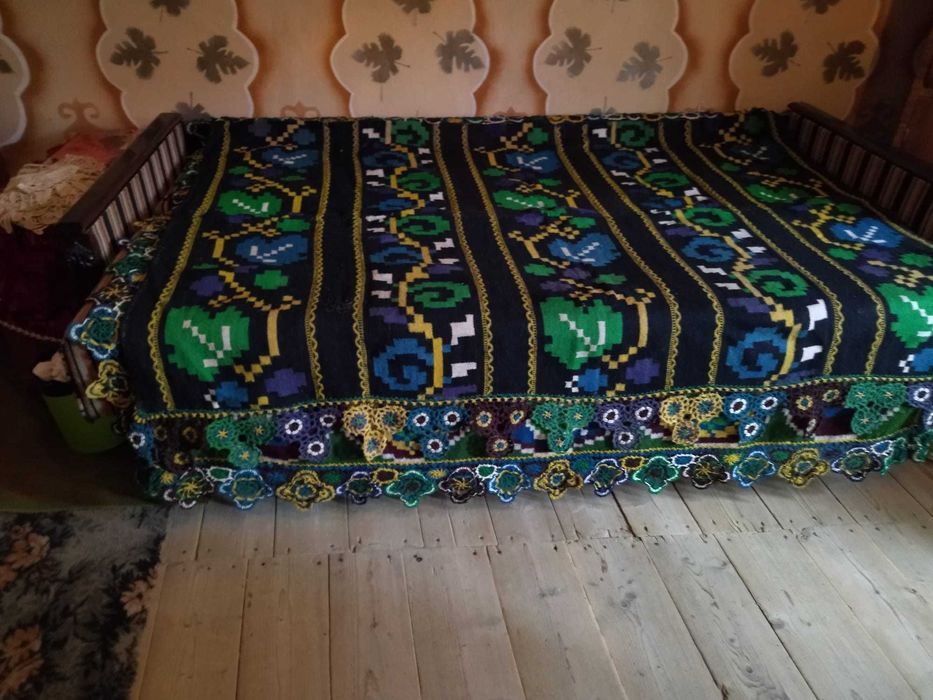 Covoare Tradiționale Țesute Manual – Modele Vintage / Artizanat