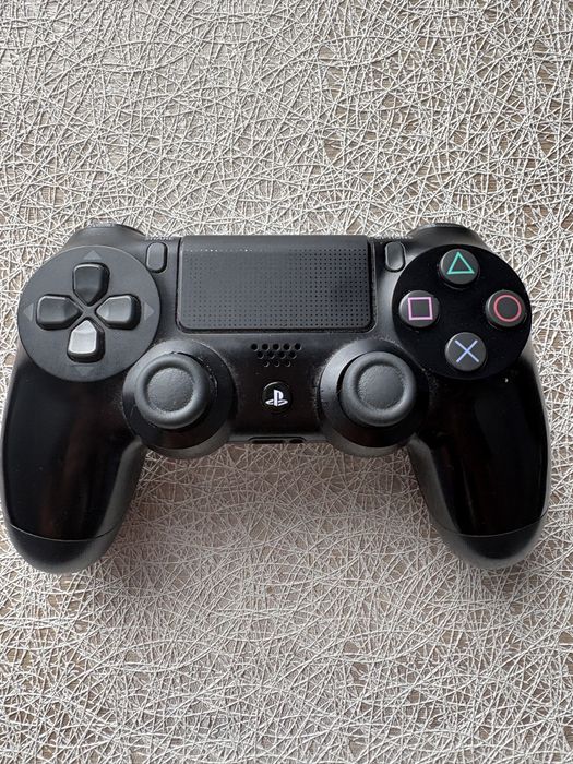 Playstation 4 Slim 1TB+ două jocuri