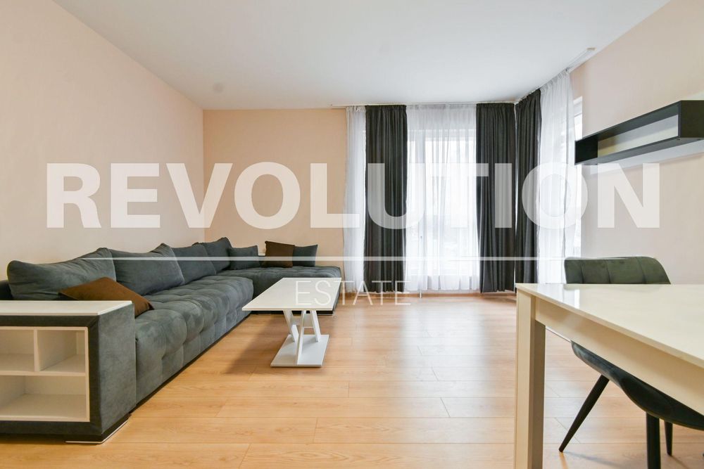 Тристаен апартамент в ж.к. Дружба 2 .