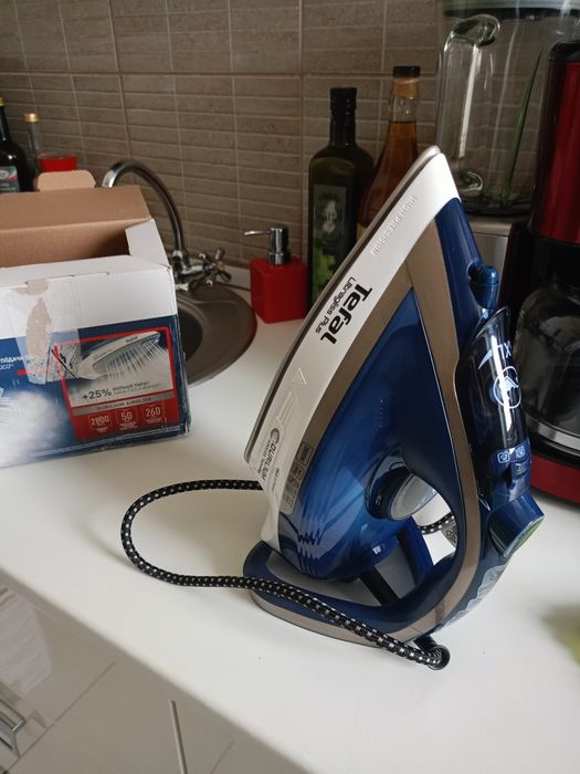 vând fier de călcat Tefal Ultragliss Plus, produs de calitate superioa