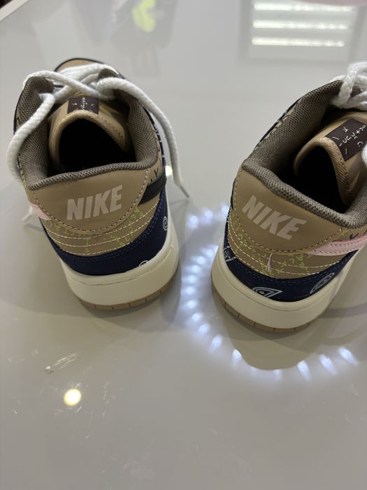 Dunk low travis scott