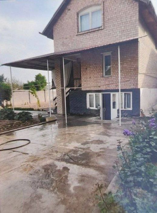 Ховли сотилади, 9 сотих + 4 сотих захват. Райцентърдан кирилади.