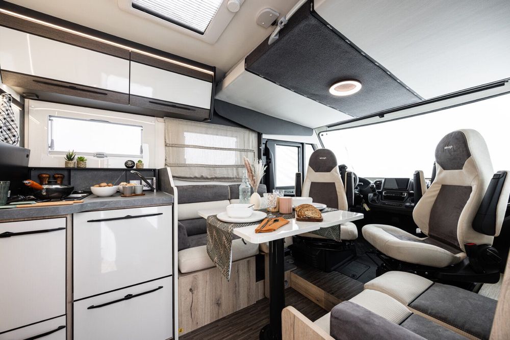 Autorulota Integrată  ELNAGH MAGNUM 582, model 2025-2026