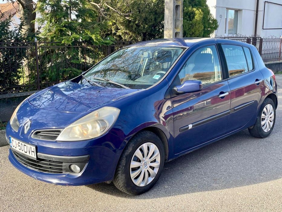 Renault Clio 1.5 DCI cu 2 seturi de genți și cauciucuri, iarnă și vara
