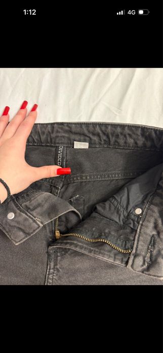 blugi negri H&M.