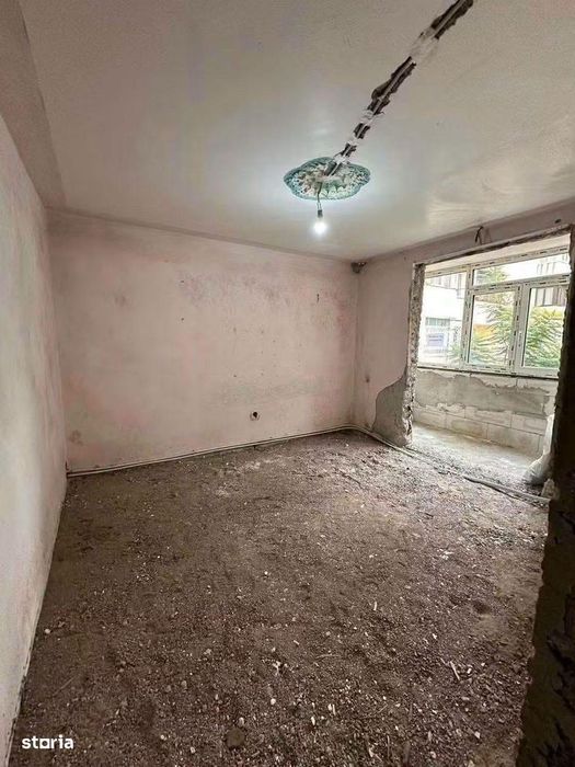 De vanzare apartament 3 camere si balcon, 70mp, zona buna, pret 55000e