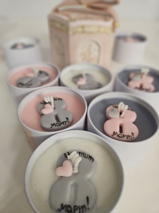 Свещи за осми март