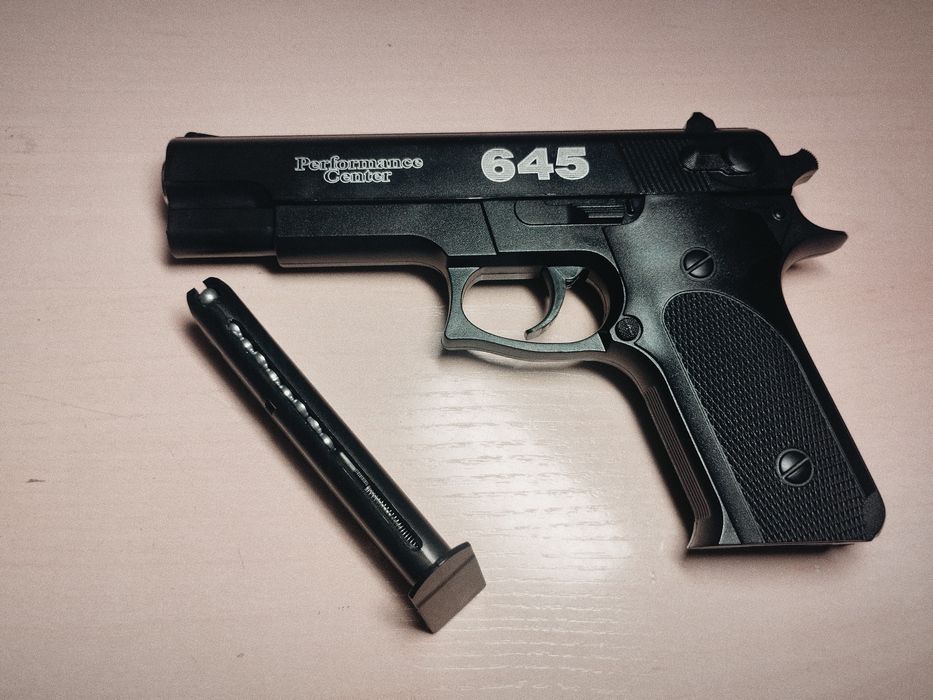 Игрушечный пистолет