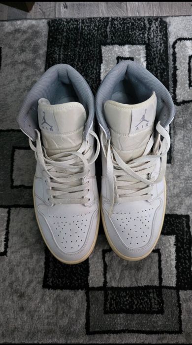 Jordan 1 mid neutral grey