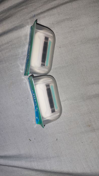 Козметични продукти и несесер