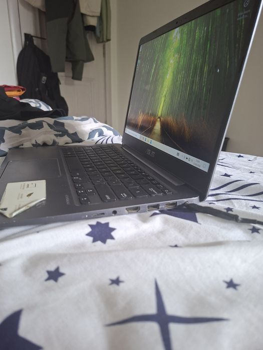 ASUS VivoBook E406MA