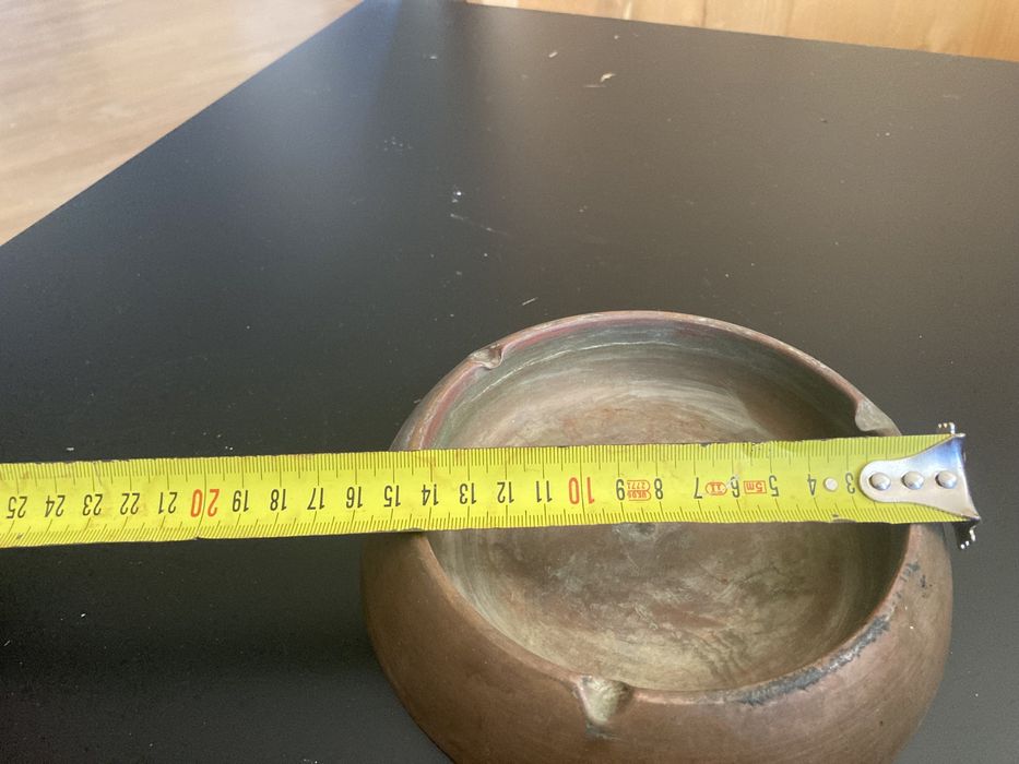 Меден пепелник.