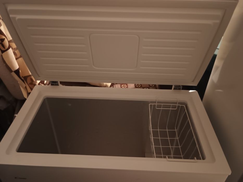 Salutare am spre vânzare o ladă frigorifică 198L