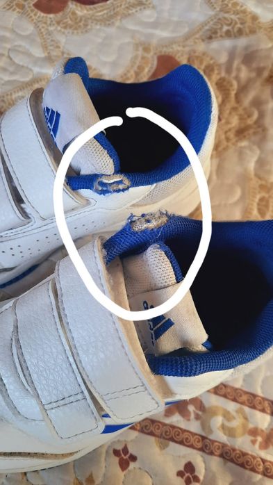 Adidași originali cu scai pentru copii din piele 
Nr. 28, interior 18
