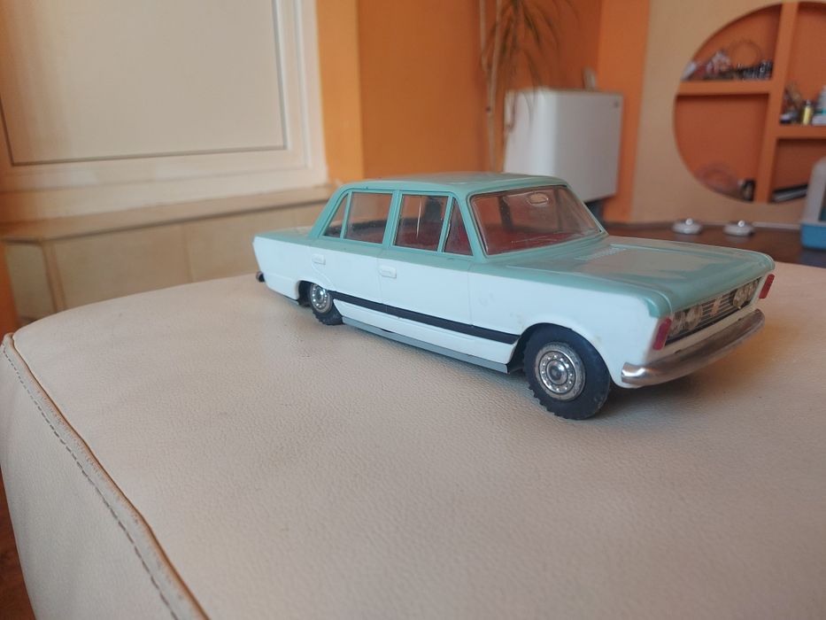 Ретро количка fiat