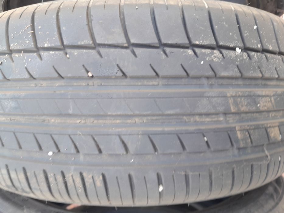 Продам шины хорошем состояние.