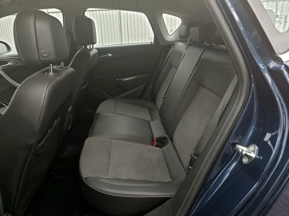 Opel astra J 2011 1,6 turbo,70000 km,automata,180 cp.schimb/variante