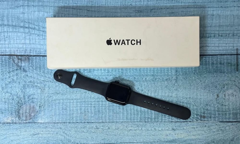 Apple watch Se 2 44mm в новом состоянии ,на гарантии