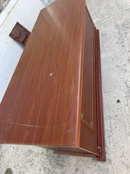 Ofis stoli yarim narxida