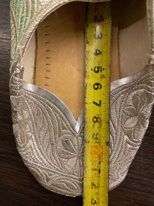 Papuci din piele cu broderie