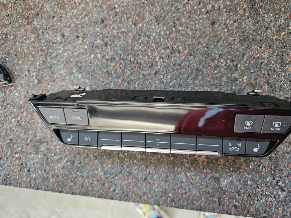 Panou clima Audi A3 8Y in state buna 8Y0820043A