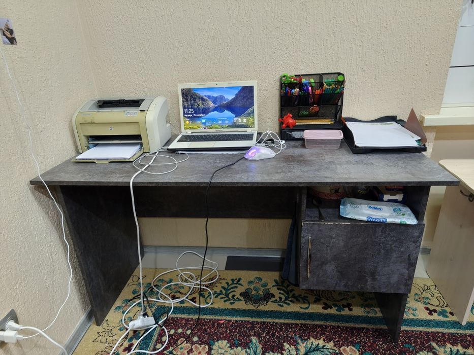 Продам офисный  стол в хорошем состоянии.