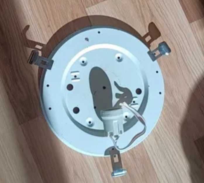 Хубава таванна лампа стъклена