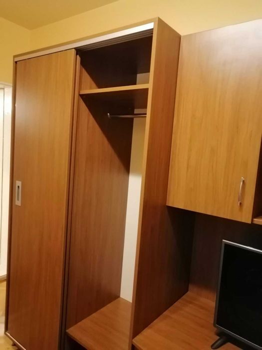 Гардероб със секция и ракла