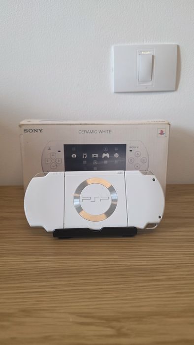 Sony PSP 2000, Modat, 550 jocuri, consola 9 în 1,  gata de joacă