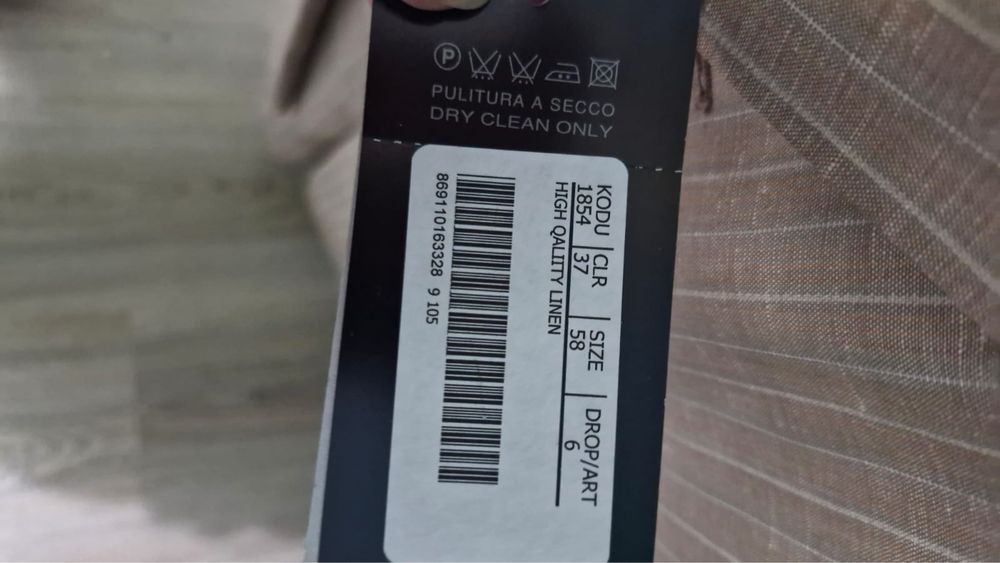 Костюм новый продам