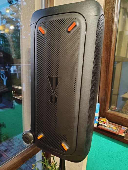 Vând boxa jbl310 noua