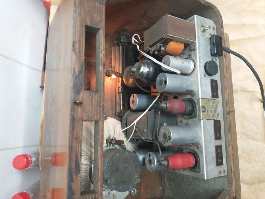 Aparat de radio cu lampi, antebelic