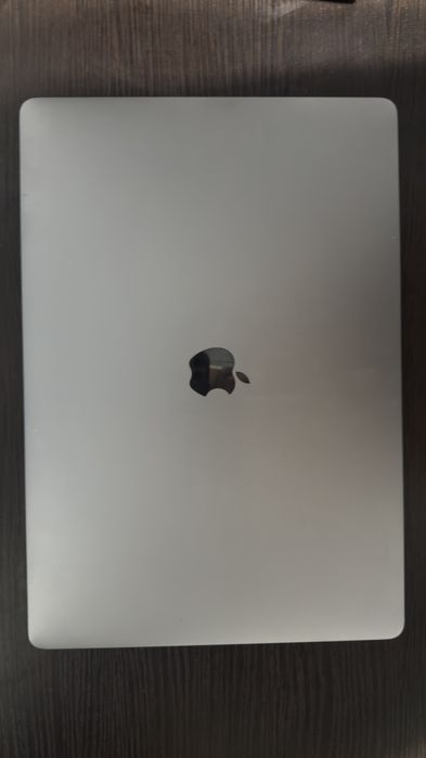 MacBook Pro 15" Touch Bar (2016) | Core i7 | 16GB RAM | 512GB SSD
