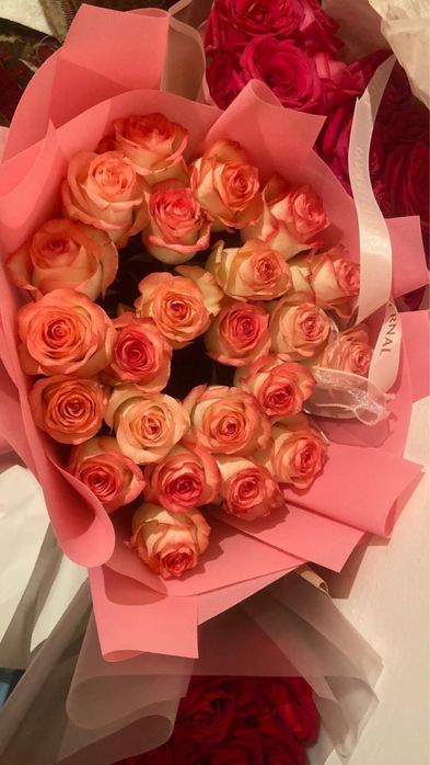 Цветы.   Бугин тунде тускен гулдер.