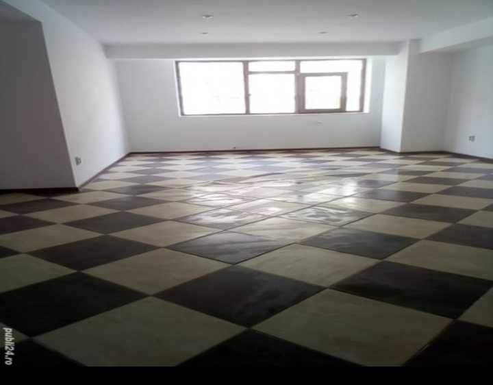 Echipă execută tencuială interior, exterior